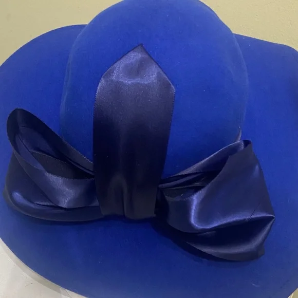 Pretty Dress Hat / Church Hat by Anita Pineault / Canada  display picture 2